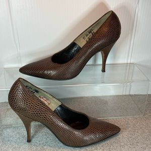 Vintage aprox 6.5” Brown alligator heels 9.5 insole no size listed Lee Kee box 9